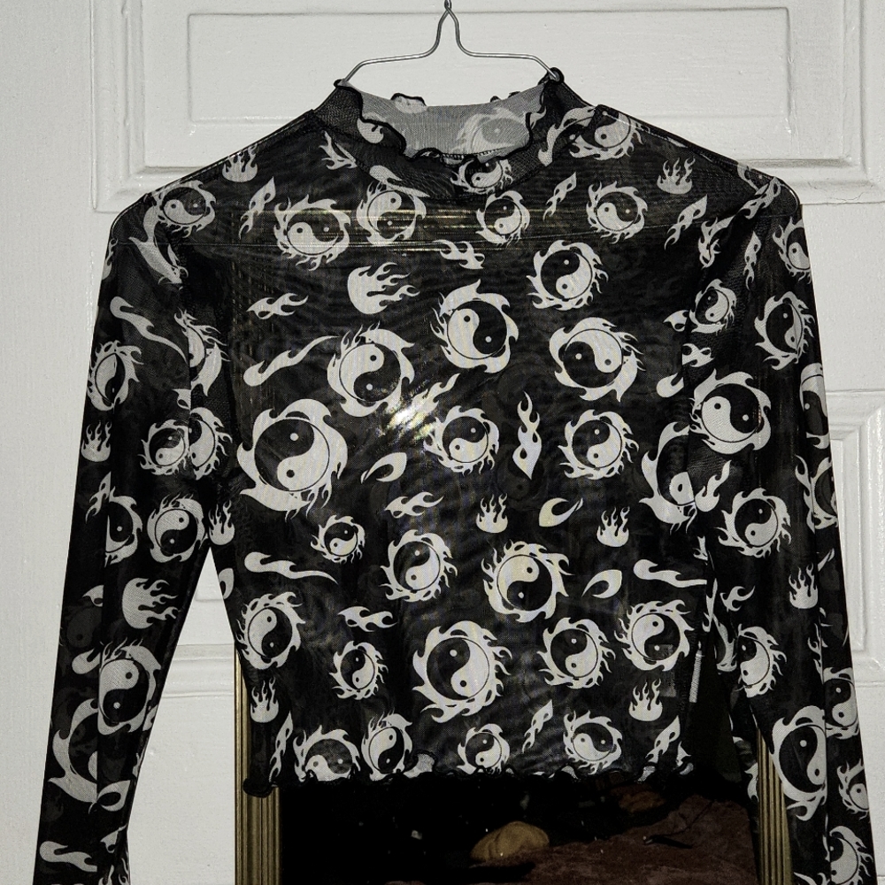 Long sleeve mesh shirt